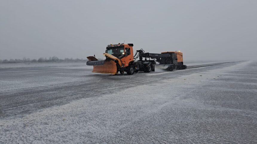 vremea nefavorabila a inchis o pista a aeroportului mihail kogalniceanu situatia completa a traficului la orele 12 00 69998a95ce2f2