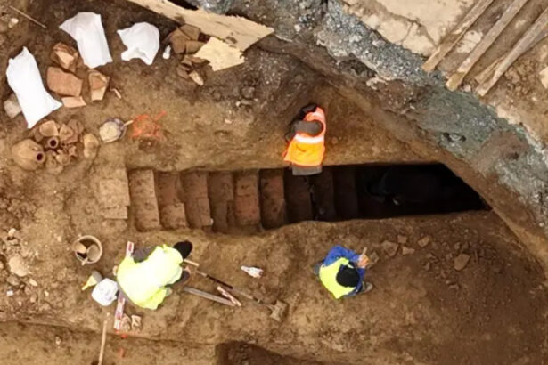 zeci de morminte romane descoperite pe santierul spitalului din constanta primaria acuza intarzieri si pierderi de fonduri 69a19c293fb6d