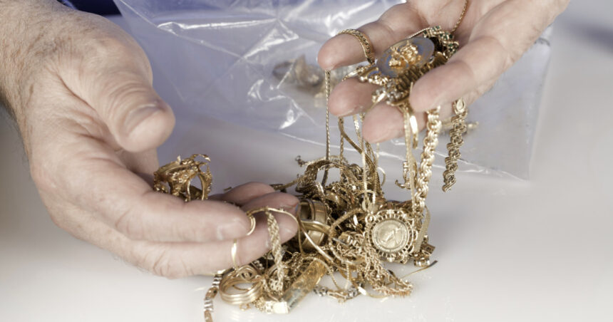 6 kilograme de aur si diamante in valoare de 37 milioane lei confiscate in calarasi anaf a predat tot aurul trezoreriei 69aaa1e3cba63