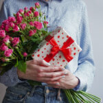 8 martie 2026 cele mai inspirate cadouri pentru ziua femeii ce surpriza ii poti face mamei colegei sau invatatoarei 69abc22f2dec5