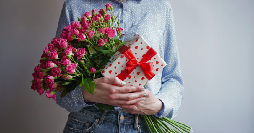 8 martie 2026 cele mai inspirate cadouri pentru ziua femeii ce surpriza ii poti face mamei colegei sau invatatoarei 69abc22f2dec5