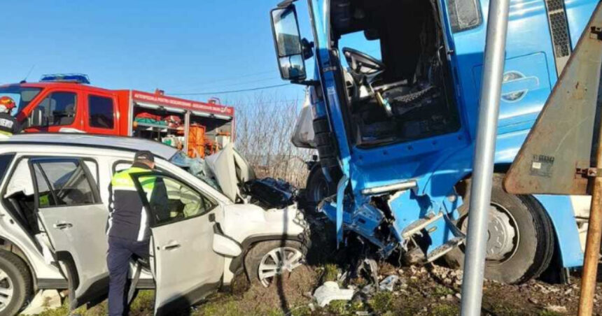 accident grav doua femei au murit si un barbat a fost ranit dupa ce un autoturism si un tir s au ciocnit in judetul braila 69ab07da0e7b3