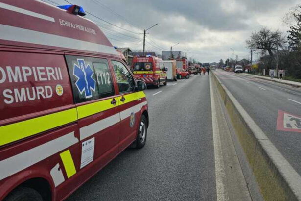 accident grav intre un microbuz scolar si un autocamion in dambovita plan rosu activat copii raniti dusi la bucuresti 69c63fe04c449
