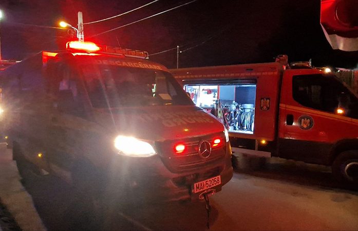 accident rutier pe dn38 la iesire din negru voda spre comana o masina a intrat intr un copac soferul a ramas incarcerat 69c4d05785fa8