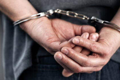 adolescent din sibiu arestat pentru omor el este acuzat ca a lovit un barbat cu bata in cap apoi l a lasat in strada 69aed5ae2f292