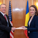 ambasadorul sua in romania intalnire cu ministrul oana toiu administratia trump angajata in securitatea marii negre 69a72bf17f401