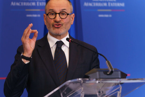 andrei tarnea spune ca numele fiicei lui victor ponta nu putea fi scos de pe lista pentru repatriere se incadreaza in codul penal 69ac5cdb7de45