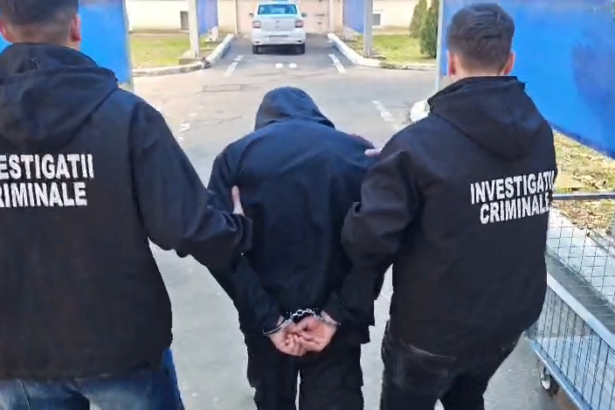 apel la 112 doi copii au fost agresati grav de parintii care au primit interdictie sa se apropie de ei tatal a fost retinut si propus pentru arestare 69c7b951132c8