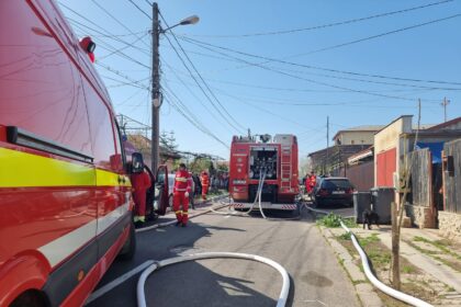 arde o casa in constanta mai multe echipaje sunt la fata locului 69a45294731aa