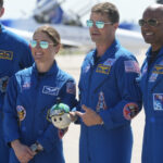 artemis 2 echipajul misiunii a sosit la centrul spatial kennedy pentru a se pregati de lansarea in jurul lunii de peste cateva zile 69c7e937cacad