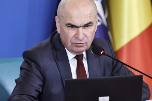 bolojan in urmatoarele luni vor fi eliminate zeci de mii de posturi din sectorul public 69c3890a605f7