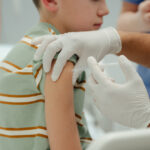 ce vaccin se administreaza la varsta de 14 ani la ce boli sunt expusi adolescentii in lipsa imunizarii 69c778b7293c6