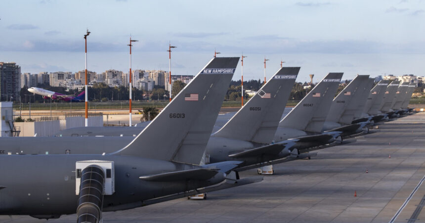 cinci avioane cisterna ale fortelor aeriene ale sua lovite de o racheta iraniana in timp ce stationau la o baza aeriana saudita 69b59e68ab432