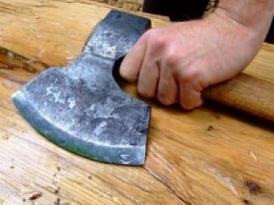 condamnat definitiv la 10 ani de temnita dupa ce a lovit un om cu toporul in cap de mai multe ori 69bbf80790d27