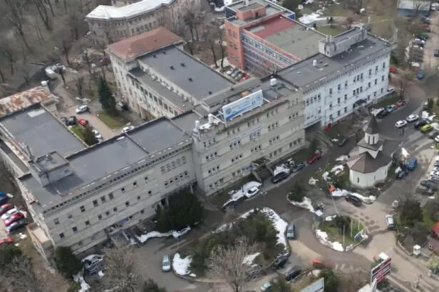 construit dupa un proiect al arhitectilor germani pe un teren donat de casa regala spitalul cf2 a ajuns o ruina 69c100d8c8740