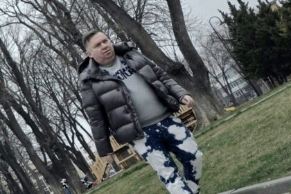 cristian boboc chic si la moda cu blugii 69bff1c0178a8