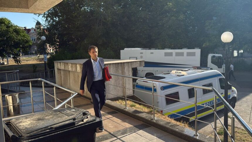 cristian radu scapa si de arestul la domiciliu plasat sub control judiciar 69c136e7484e3