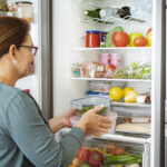 cum se organizeaza corect alimentele in frigider raftul potrivit pentru fiecare si lista produselor care nu trebuie pastrate la rece 69b16a16ad10b