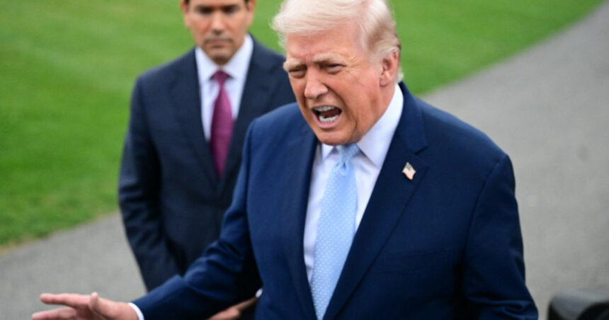 donald trump omagiu la moartea lui chuck norris nu ti venea sa te pui cu el 69c13c9e5cbfc