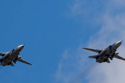 doua bombardiere suhoi care zburau la rasul solului au fost la doua minute de a lovi cea mai mare baza a sua din orientul mijlociu 69a9cb86d75f5