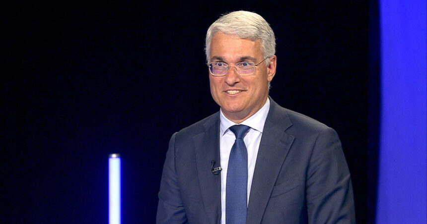 dragos pislaru ironizeaza depunerea in parlament a unei motiuni simple care il vizeaza o mare bucurie pentru mine 69a856dd1519c