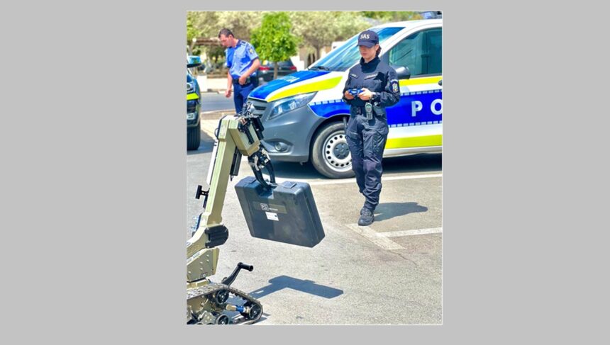 elena carlaont si robotelul wall e din ipj constanta serviciul actiuni speciale scutul nevazut al festivalelor si evenimentelor cu public numeros 69a978b589ff2