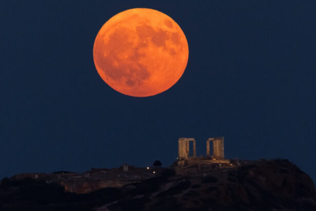 evenimente astronomice de neratat in aceasta primavara cand si cum poti vedea luna roz si luna albastra 69cb62a97ed39