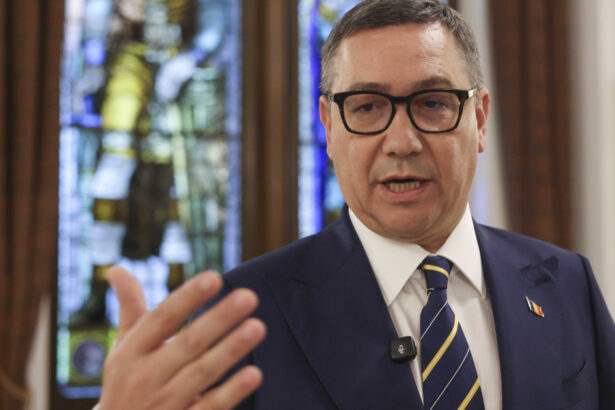 fiica fostului prim ministru victor ponta s a intors in tara cu un avion comercial 69aacf95de370