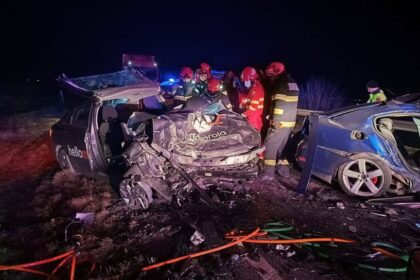 foto accident cumplit intre doua autoturisme unul dintre soferi a murit pe loc 69ab33a38dc9b