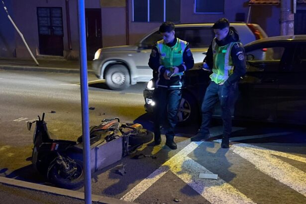 foto accident la intersectia strazilor andrei muresanu cu steagului din constanta un scuter a fost izbit de un autoturism 69a9bb7a3129b
