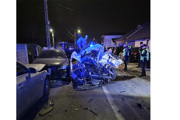foto accident rutier la ovidiu sunt doua victime autoturismul in care se aflau s a facut praf 69be23d30de4c