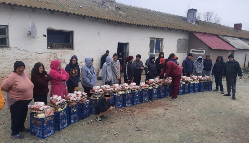 foto asociatia suflete deschise si sc arimex comexim 2000 srl au dus ajutoare familiilor nevoiase care traiesc in grajdurile din pecineaga 69b5368183c3b