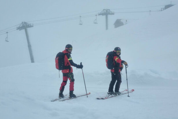 foto avertisment pentru turisti la sinaia zapada ortopedica de categoria i temperaturi ridicate si vizibilitate redusa pe munte 69cc2e9407fbd