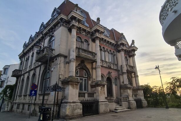 foto monumentul istoric casa cu lei din peninsula constantei pe drumul spre renastere ce document a emis astazi primaria 69c55600108f7