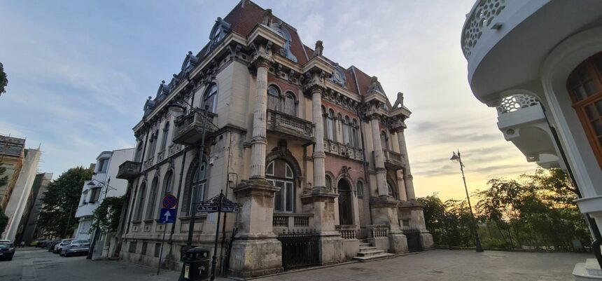 foto monumentul istoric casa cu lei din peninsula constantei pe drumul spre renastere ce document a emis astazi primaria 69c55600108f7