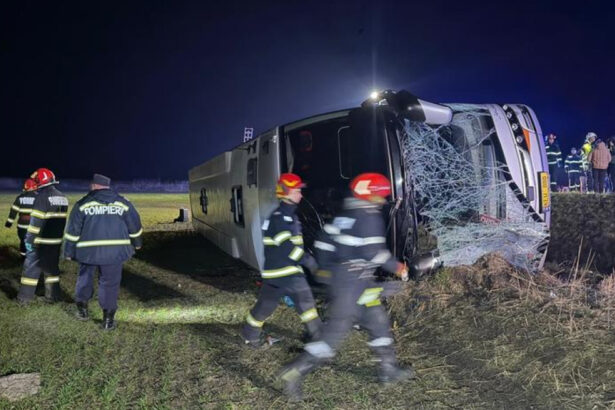foto plan rosu in judetul galati un mort si 14 raniti dupa ce un autocar s a rasturnat pe de 581 69be4c4606fd7