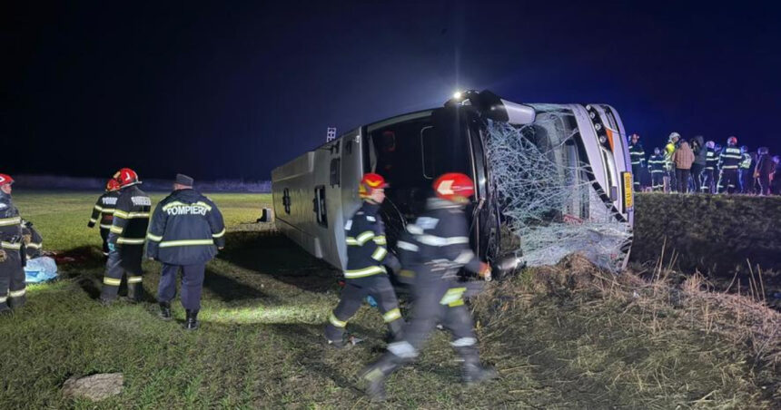 foto plan rosu in judetul galati un mort si 14 raniti dupa ce un autocar s a rasturnat pe de 581 69be4c4606fd7