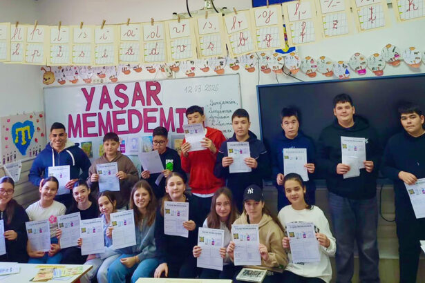 foto udttmr si elevii de etnie tatara au sarbatorit 90 de ani de la nasterea lui yasar memedemin poetul din valu lui traian 69b3be55e7bdd