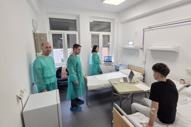 foto un elev de 14 ani a participat la olimpiada nationala de informatica chiar de pe patul din spital a trebuit 69c15fc4ec814