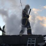 foto video arde o casa din tulcea pompierii actioneaza pentru stingerea flacarilor 69aaff1480a0a