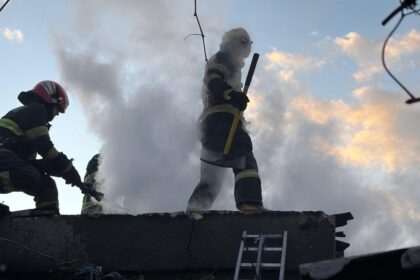 foto video arde o casa din tulcea pompierii actioneaza pentru stingerea flacarilor 69aaff1480a0a