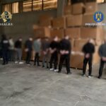 foto video cum arata si cum functiona o fabrica ilegala de tigari plina cu tone de tutun gruparea de contrabandisti lucra ca la carte 69a843487cda3