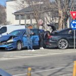 foto video doua masini s au ciocnit langa scoala 8 din constanta 69c14538b7939