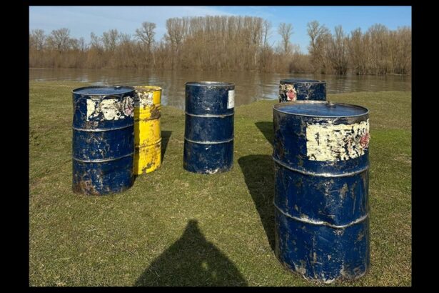 foto video jandarmii din cernavoda au scos din dunare 1 600 de litri de combustibil cum a fost posibil 69aadf4f3a859