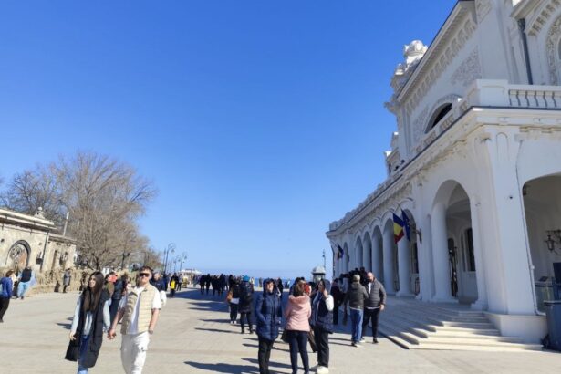 foto video zi de primavara autentica la constanta localnicii au luat cu asalt faleza cazinoului 69ac1f2c50d5b