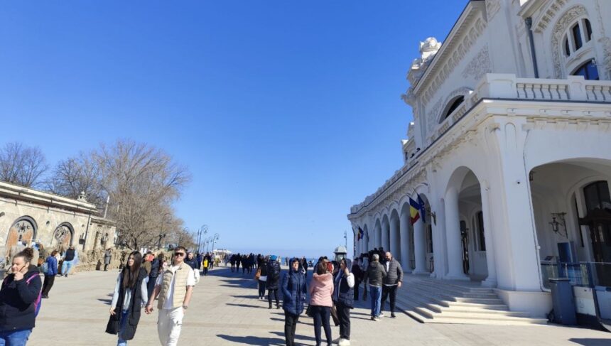 foto video zi de primavara autentica la constanta localnicii au luat cu asalt faleza cazinoului 69ac1f2c50d5b