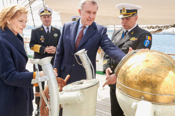 galerie foto majestatea sa margareta custodele coroanei la bordul navei scoala mircea 69cc2406cdb4b