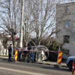 galerie foto masina rasturnata pe trotuar la ovidiu 69a54f2b8ec41