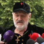 gigi becali da asigurari ca va aduce lumina sfanta de la ierusalim trimit soldatii mei care cand dau ordin trec prin foc si sabie si aduc lumina sfanta chiar cu riscul vietilor 69b50fe2d1caf