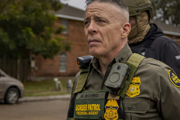 greg bovino seful granicerilor sua a iesit la pensie cu tot cu parolele de la conturile de social media ale institutiei 69cc32137f829